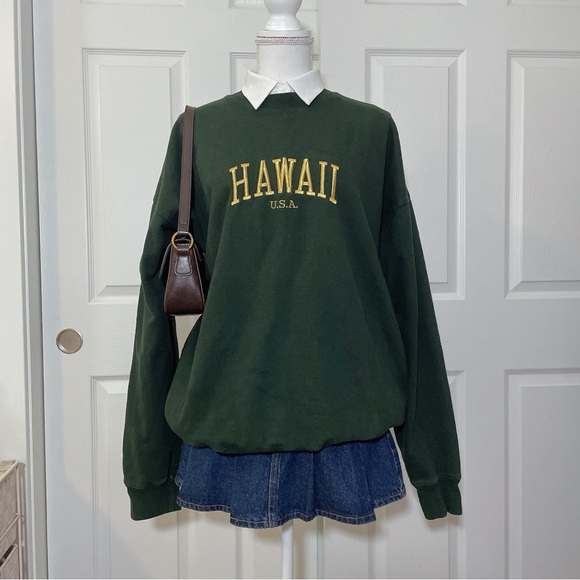 Brandy Melville Sweaters - Brandy Melville gold embroidered oversized sweatshirt